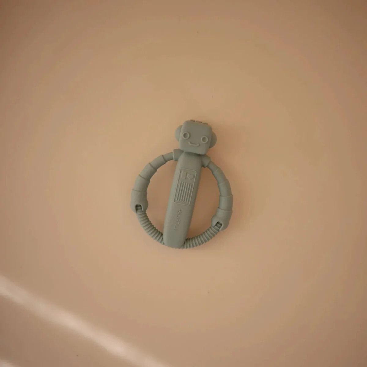 Mushie Bijtring Rammelaar Robot - Image 3